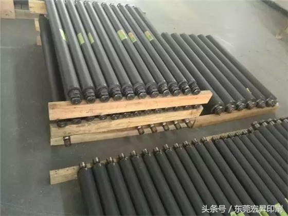 印刷廠全面放假檢修，更換印刷膠輥的正確姿勢